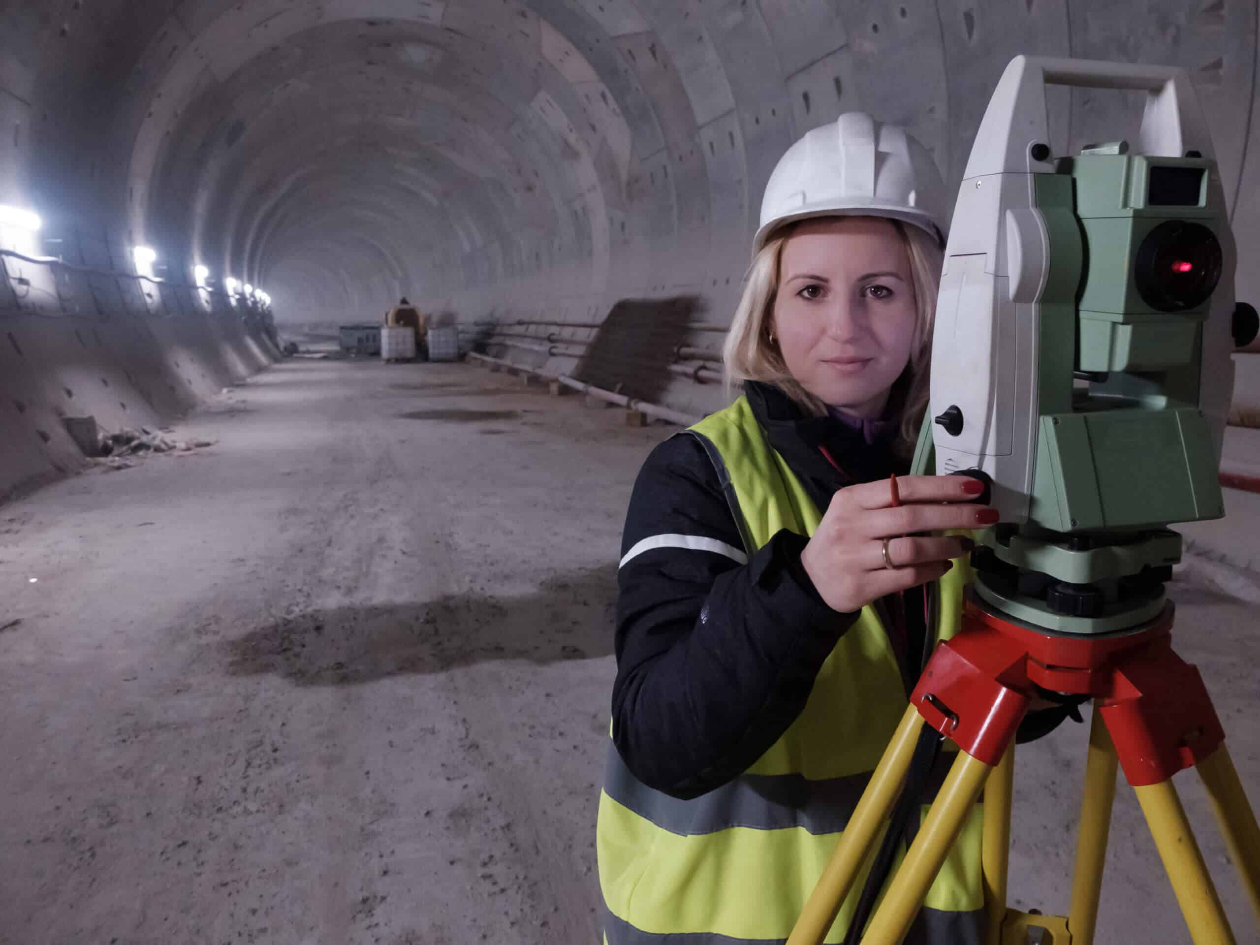 Emprego Das Mulheres Em Trabalho Subterrâneo